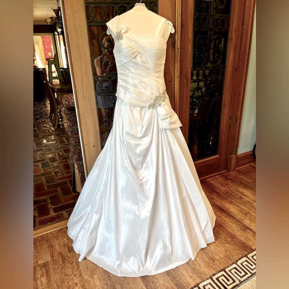 White wedding/presentation dress
